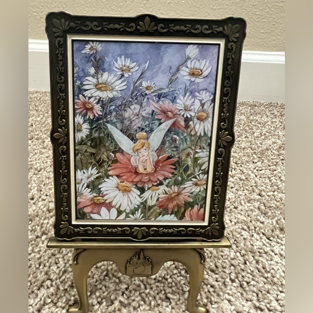 DISNEY PARK TINKERBELL SUMMER
DAZE LIMIT ED 239/500 
FRAMED ART & STAND